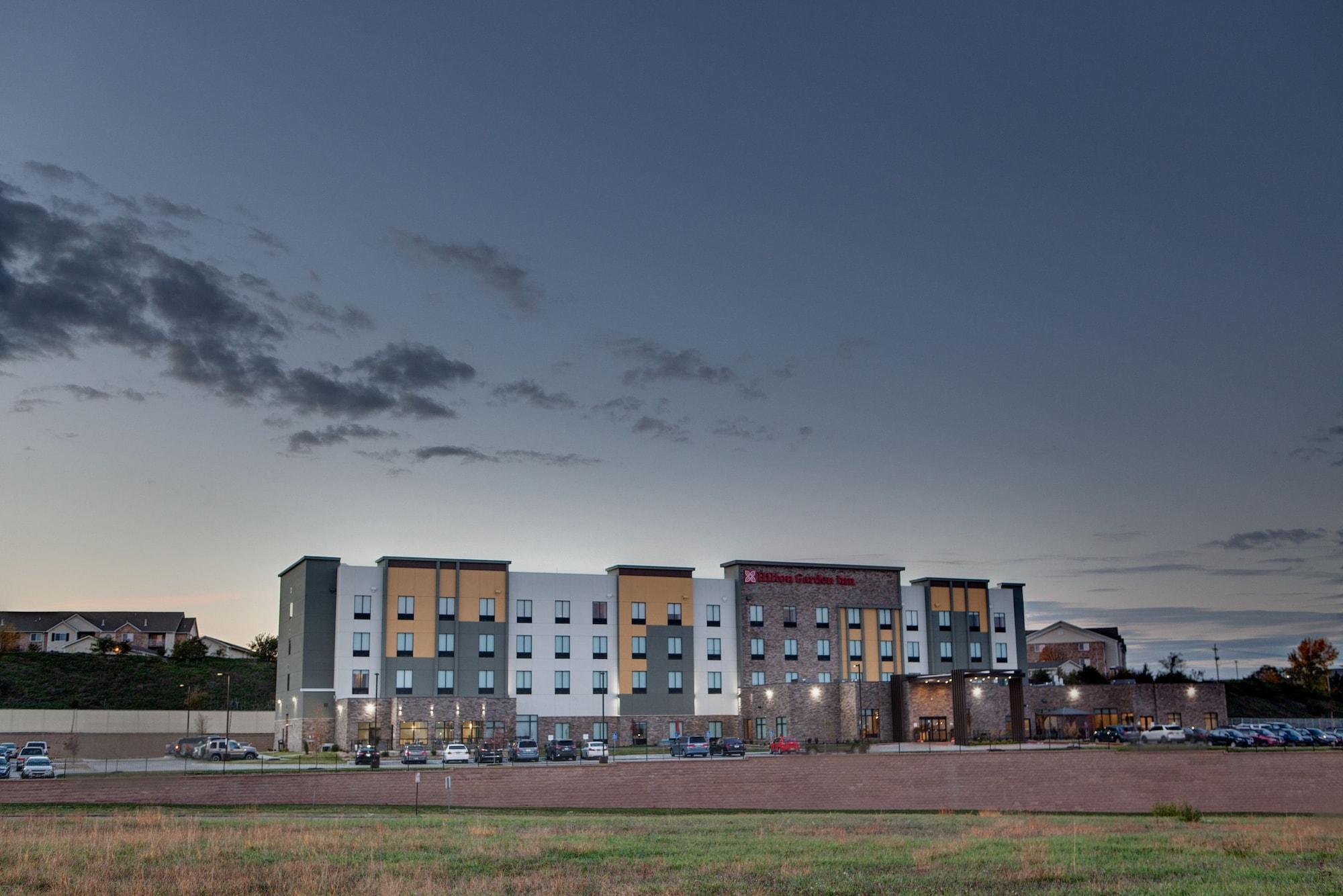 Hilton Garden Inn Topeka Exterior photo